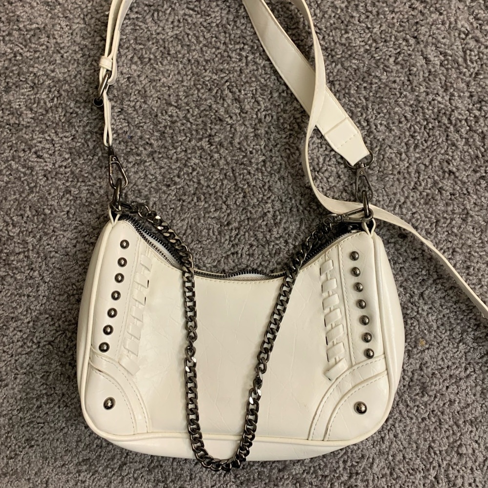 GROMET WHITE PURSE